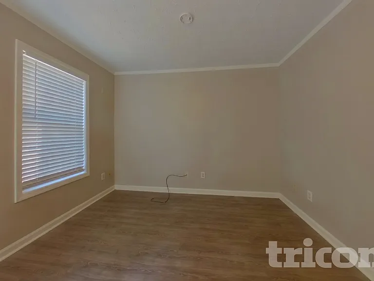 726 Westbury Dr — Photo 12