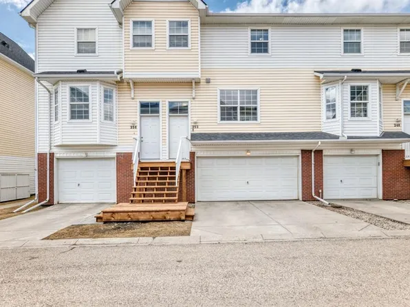 252 E Prestwick Acres Ln SE, Calgary, AB T2Z 3Y2