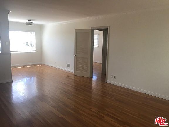 4th image of 1225 Sunset Plaza Dr APT 2