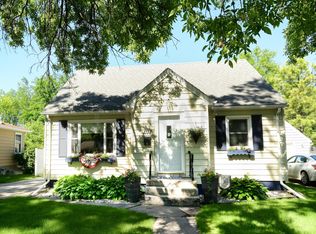 1118 S 9th St, Grand Forks, ND 58201