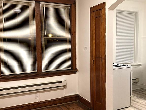5th image of 3077 N Davlin Ct #1