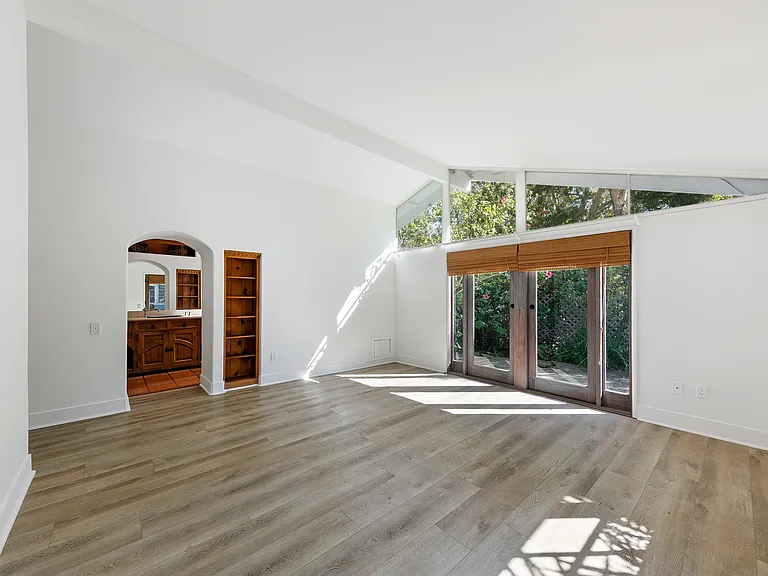 6328 Frondosa Dr — Photo 13