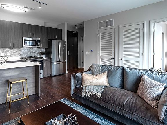 4th image of 1818 W Chicago Ave #411