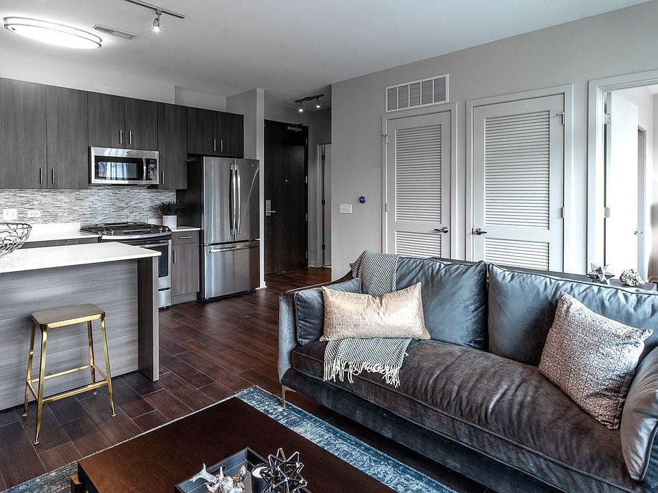 1st image of 1818 W Chicago Ave #215