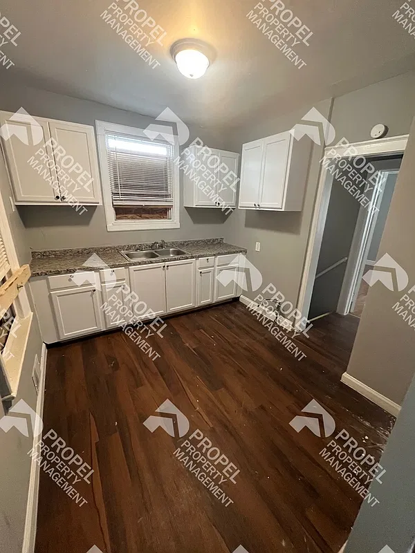 3 bed, 1.0 bath, 1144 sqft, $1,100 — Photo 4