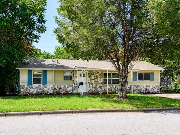 209 W Southern Ave, Saginaw, TX 76179