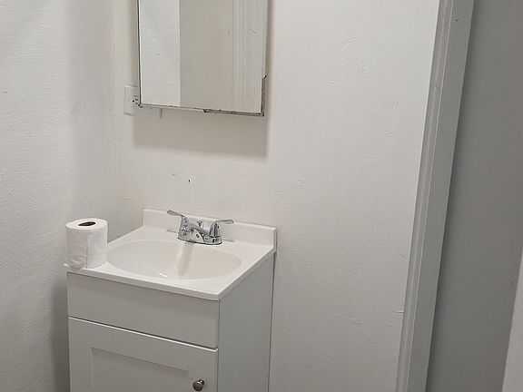 3rd image of 14 Grand Blvd #4