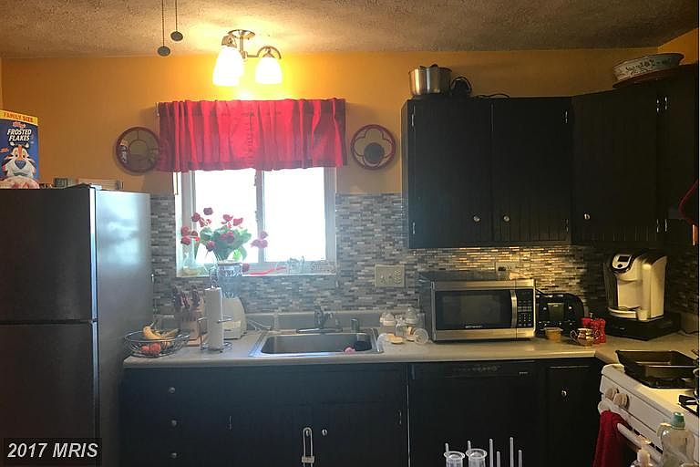 2nd image of 9406 Buena Vista Ave