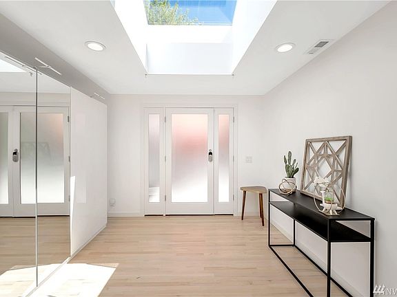 5th image of 8000 SE 34th Pl