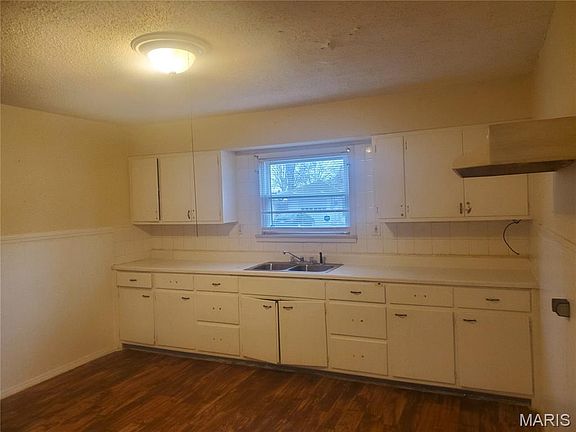 5th image of 768 Leon St