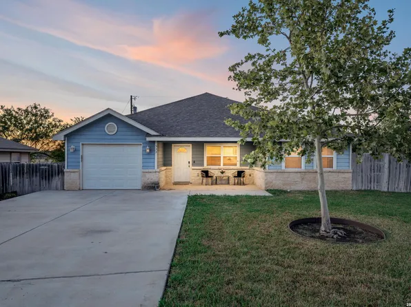 533 INDIAN XING, Jourdanton, TX 78026