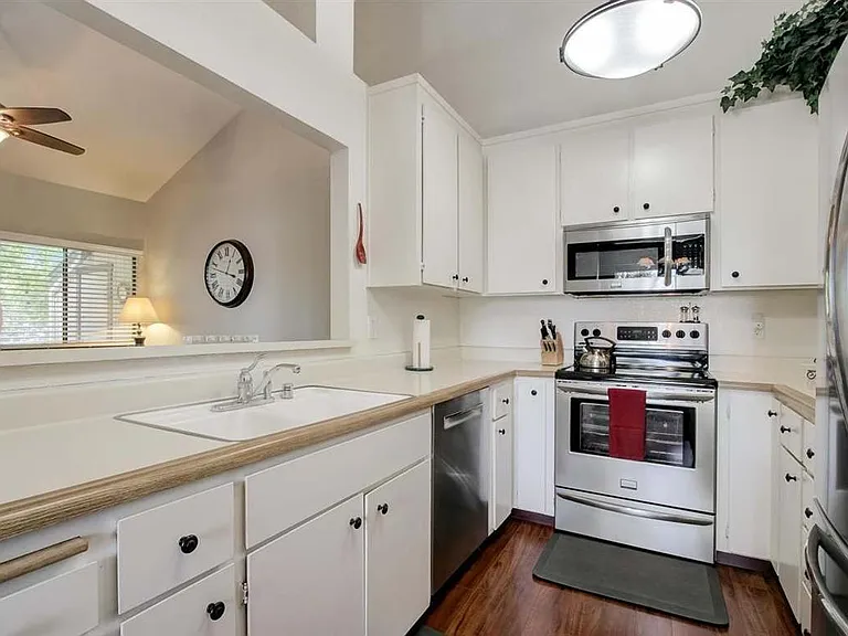 1412 Alma Way — Photo 11