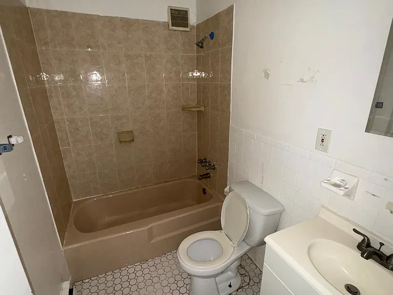 275 Lexington Ave #2 — Photo 8