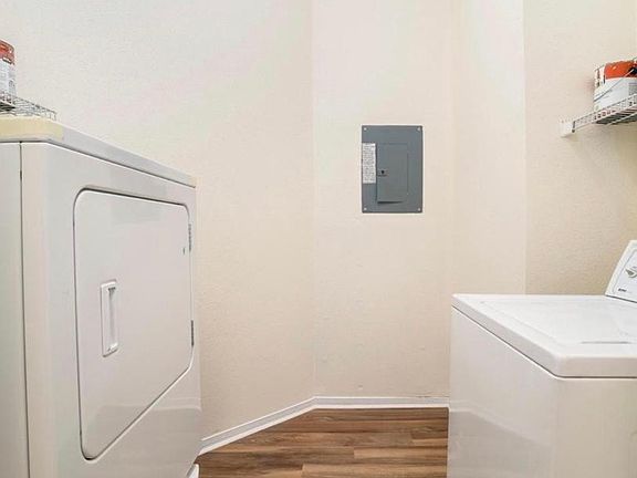 4th image of 600 Squire Ln APT 1F