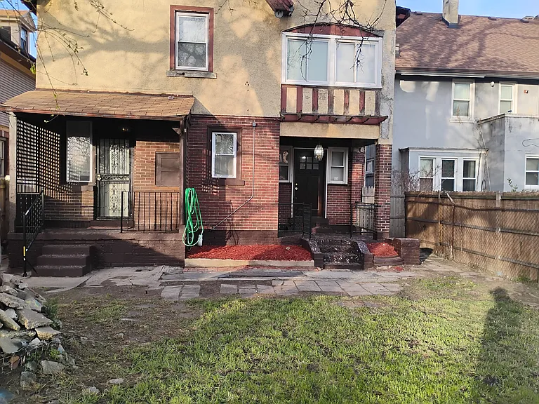 Field St — Photo 123