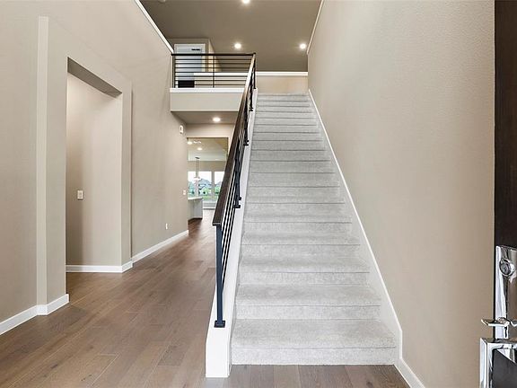 2nd image of 4001 Woodbine Ln