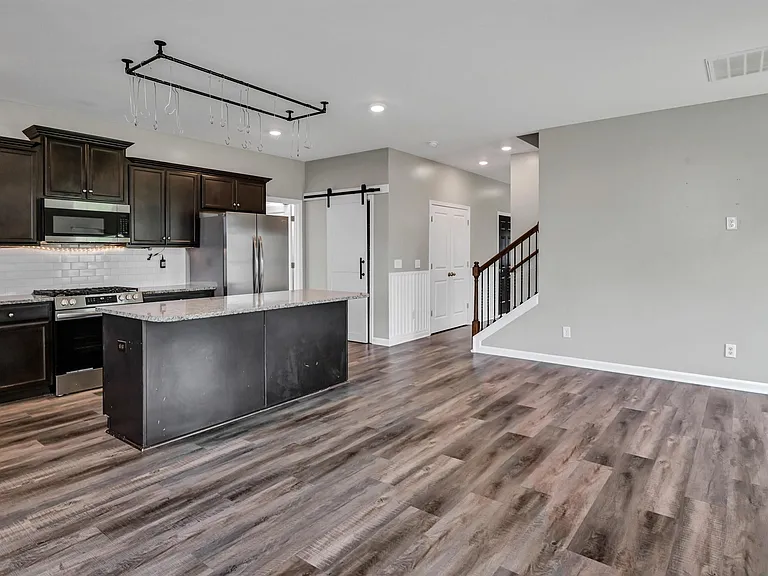 414 Tulip Way — Photo 14