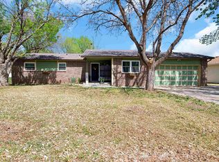 1604 N Ridge Rd, Derby, KS 67037