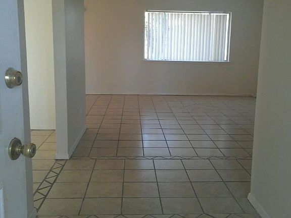 5th image of 11117 Paducah Ave E
