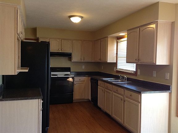 2nd image of 113 Old Carriage Dr