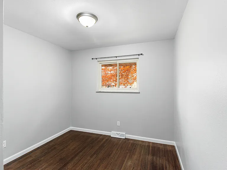 2270 Wernert Ave — Photo 18