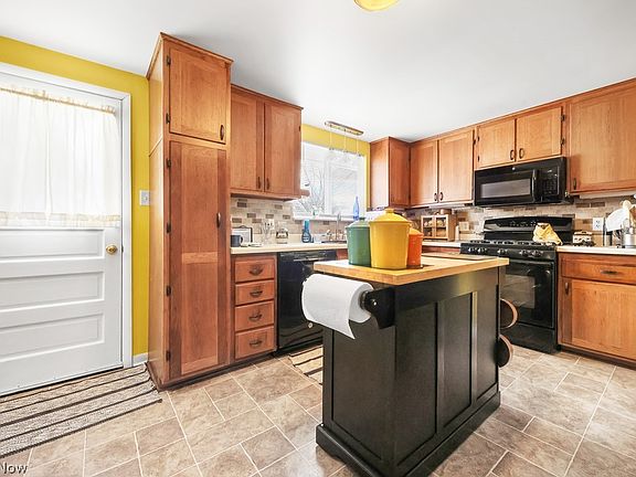 4th image of 10684 Dot Ave NE