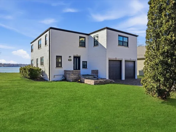 297 E Lakeview Ave, Round Lake Beach, IL 60073