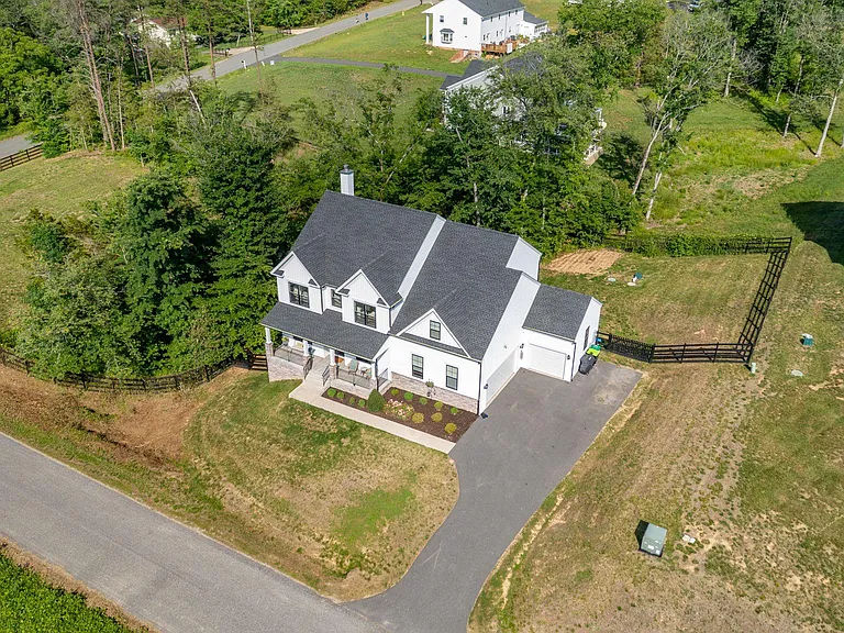 15 Grove Ln — Photo 63