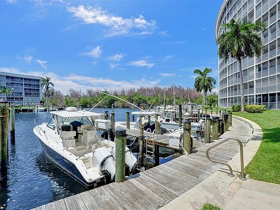 3rd image of 1523 E Hillsboro Blvd APT 837