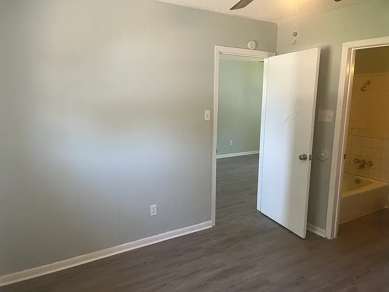 214 E Reagan Ave — Photo 4