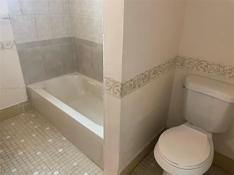 825 SW 9th St #1 — Photo 12