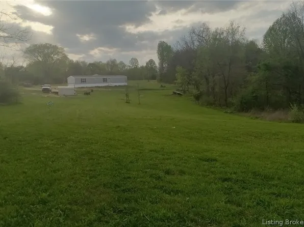 2788 S Mount Zion Church Road, Pekin, IN 47165