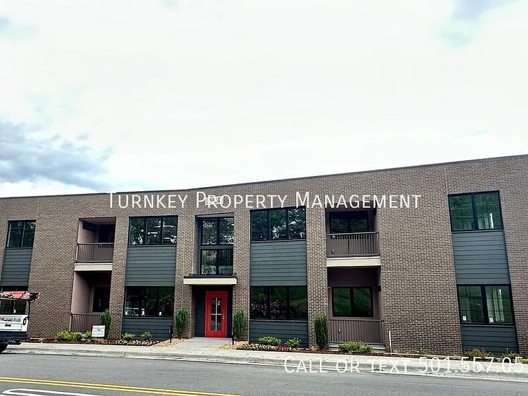 3223 Kavanaugh Blvd #1D — Photo 1