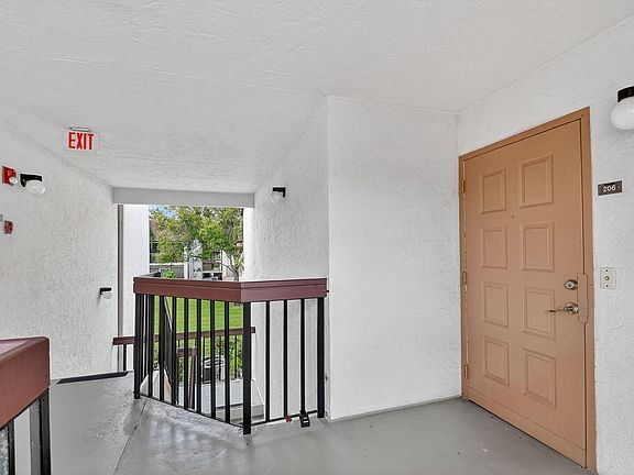 3rd image of 5040 Rose Hill Dr APT 206