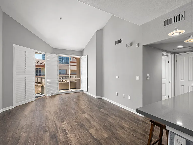 1501 Front St #633 — Photo 4