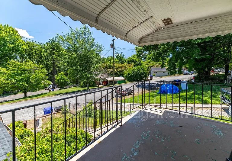 102 Wainwright Rd — Photo 3