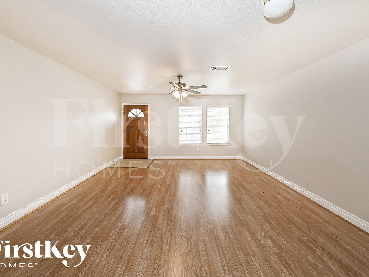 4 bed, 2.5 bath, 2240 sqft, $2,310 — Photo 2