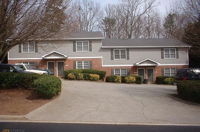 1st image of 3026 Spruce Cir