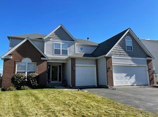 870 Wilkinson Ln, North Aurora, IL 60542