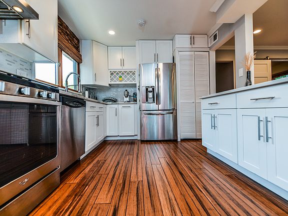 4th image of 1618 W Oakton St