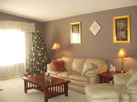 2nd image of 47946 Kelly Dr
