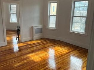 38 Plymouth St, Lowell, MA 01854