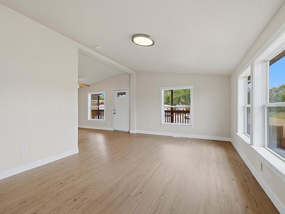 5th image of 131 Wooster Dr
