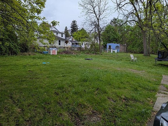 2nd image of 114 Conklin Ave
