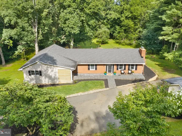 5290 Hillside Dr, Warrenton, VA 20187