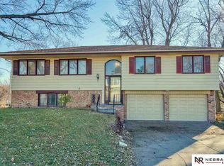 10205 M St, Omaha, NE 68127