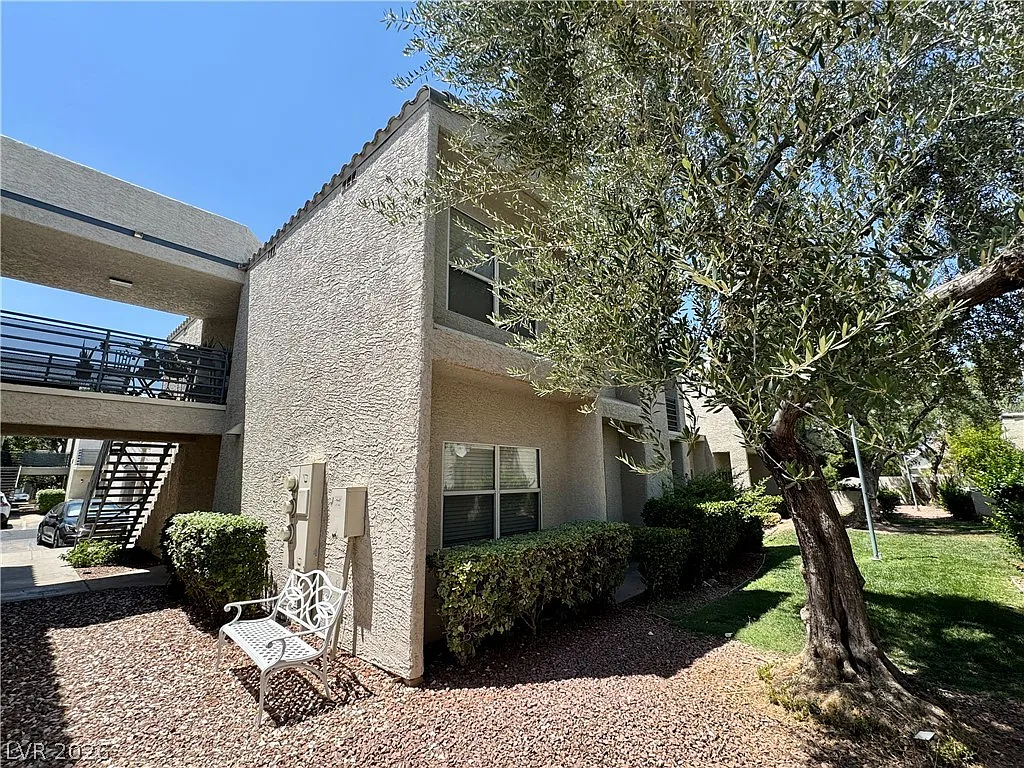 2 bed, 2.0 bath, 1038 sqft, $1,485 — Photo 3