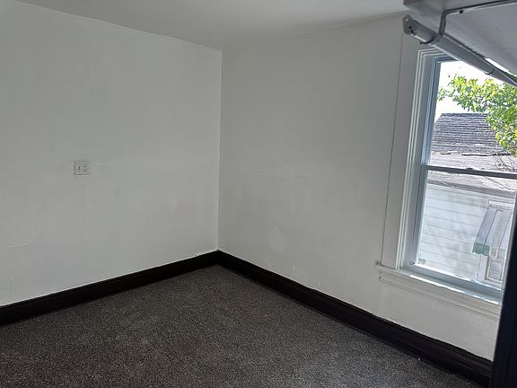 3rd image of 1506 Scott St