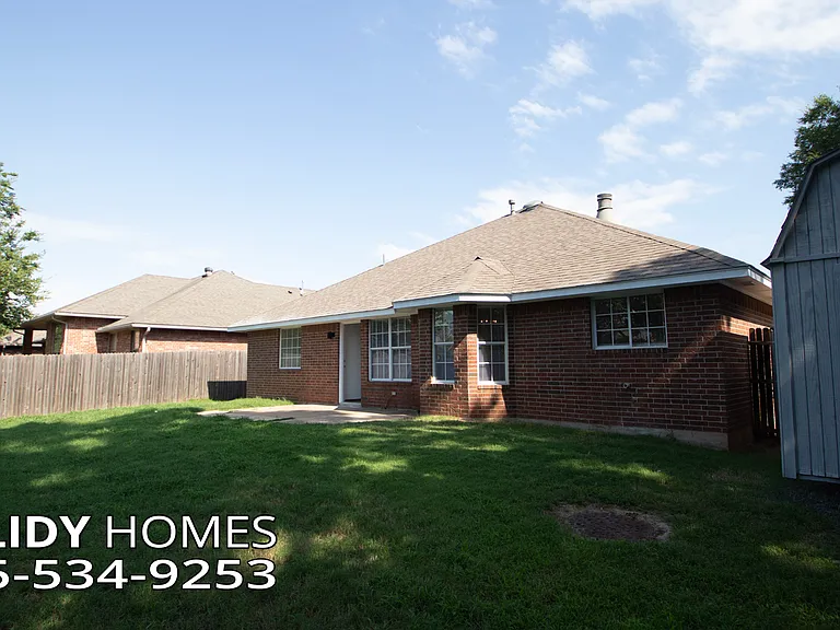 5004 SE 52nd St — Photo 36