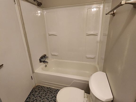 3rd image of 21201 Woodward Ave #218